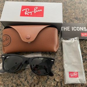 Ray -Bans NEW Wayfarer Sunglasses
